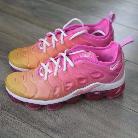 nike air vapormax plus pink and white
